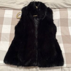 Women’s Banana Republic black faux fur vest